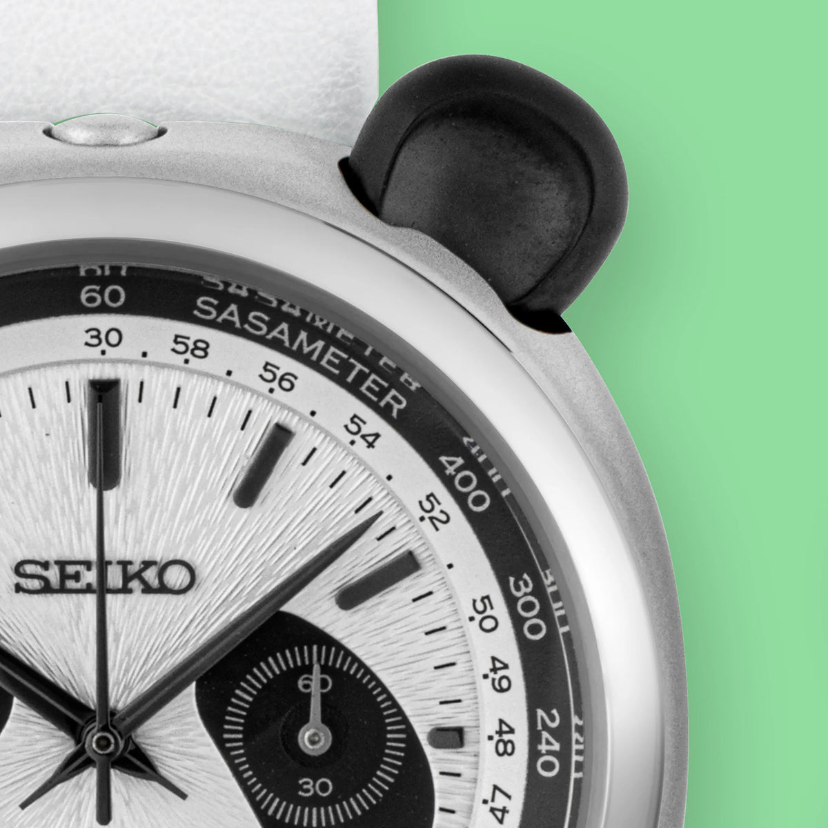 The watch’s “SASAMETER” scale is capable of measuring speeds up to 30 km/h, the theoretical maximum running speed of a panda.
