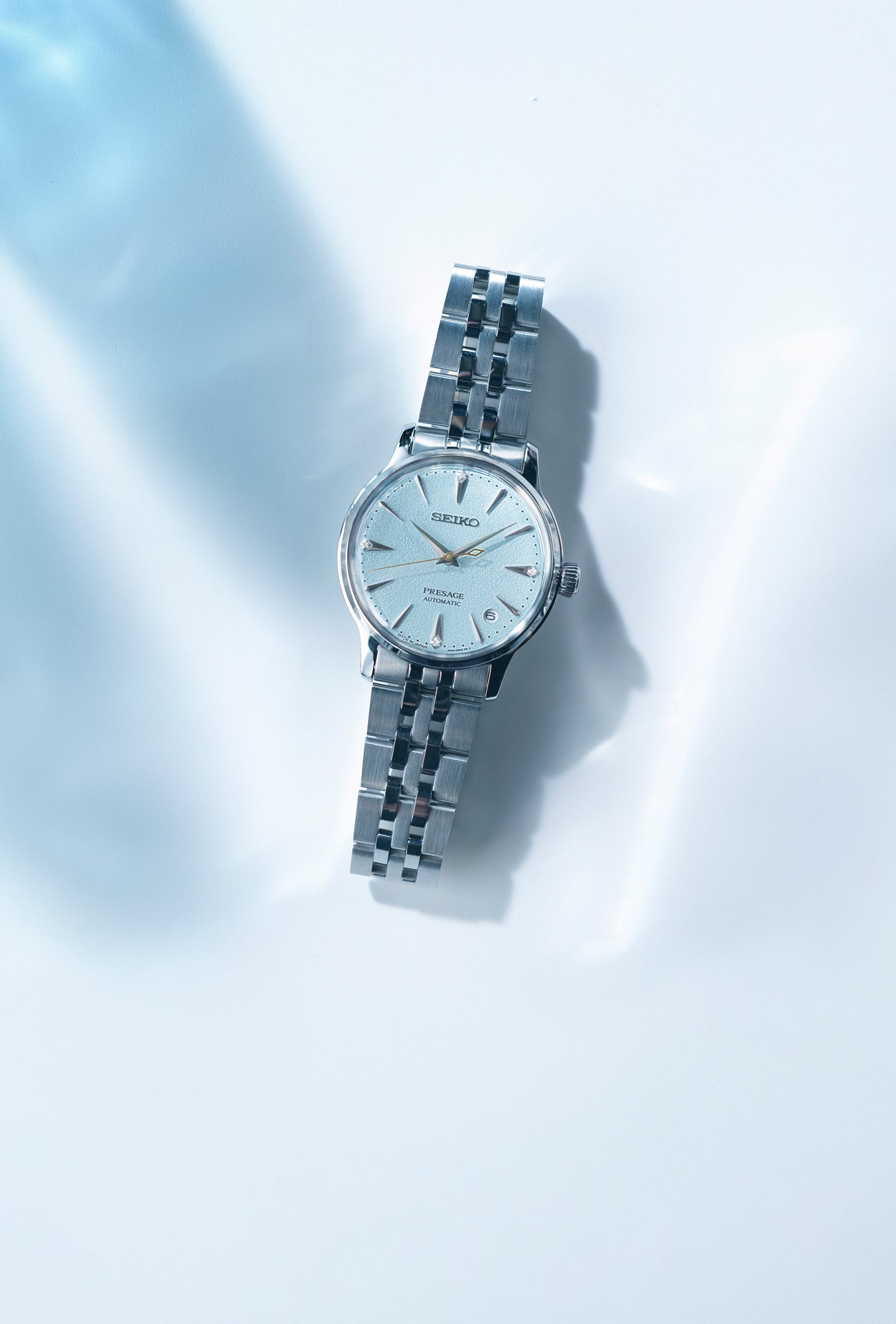 Vintage Ladies Seiko Hand Wind Dress Wrist Watch Red Dial white hands markers Seiko 6660 7010 diashock 21 jewels 1966 handwind super rare  main image 2